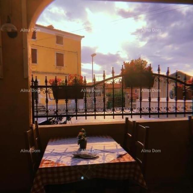 Poslovni prostor Prodaja poslovno-stambenog objekta (kuća i restoran) u  Medulinu!
