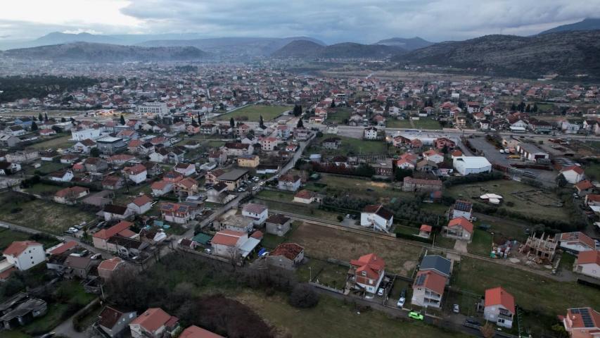 Na prodaju urbanizovano zemljište 1.000 m² na mirnoj i atraktivnoj lokaciji – Zlatica, Podgorica