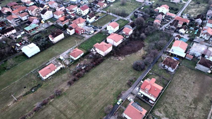 Na prodaju urbanizovano zemljište 1.000 m² na mirnoj i atraktivnoj lokaciji – Zlatica, Podgorica
