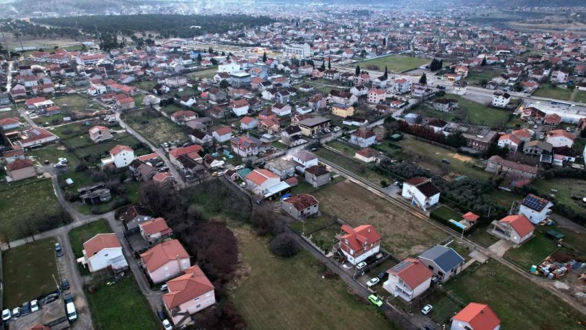 Na prodaju urbanizovano zemljište 1.000 m² na mirnoj i atraktivnoj lokaciji – Zlatica, Podgorica