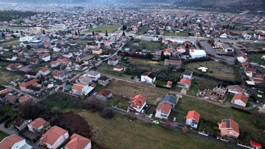 Na prodaju urbanizovano zemljište 1.000 m² na mirnoj i atraktivnoj lokaciji – Zlatica, Podgorica
