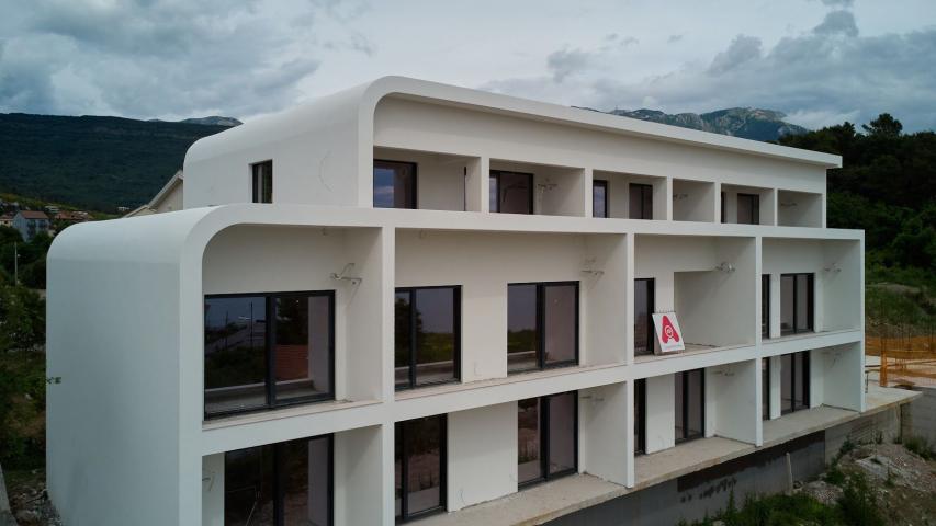 Jednosoban apartman 98.8m2 u novom kompleksu sa panoramskim pogledom na more – Tivat