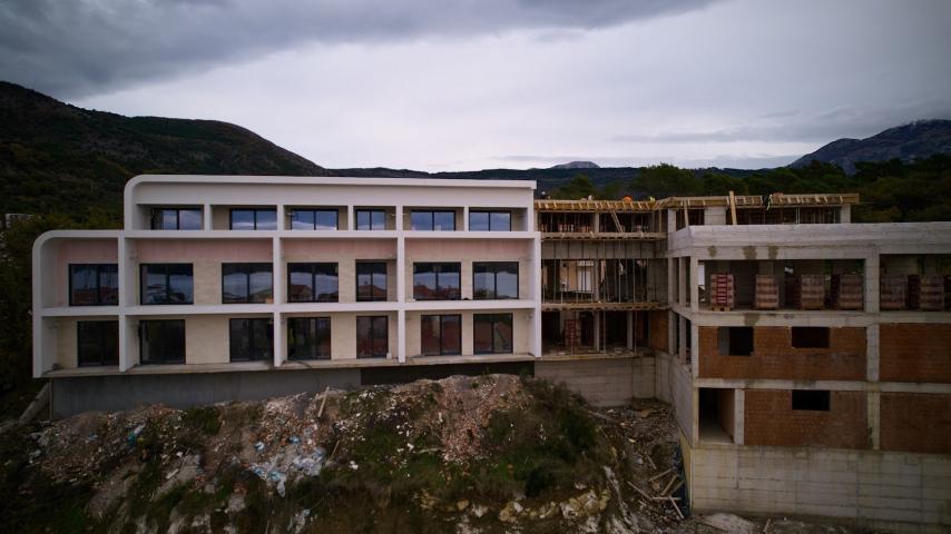 Jednosoban apartman 98.8m2 u novom kompleksu sa panoramskim pogledom na more – Tivat