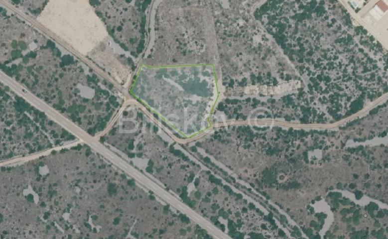 Prodaja, Šibenik, Martinska – Građevinsko zemljište površine 3250 m²