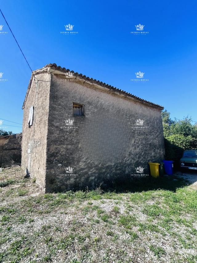 Istra, Buje, Momjan, vieille maison istrienne de 107m2 à rénover, électricité, eau, 75 000 €, parcel