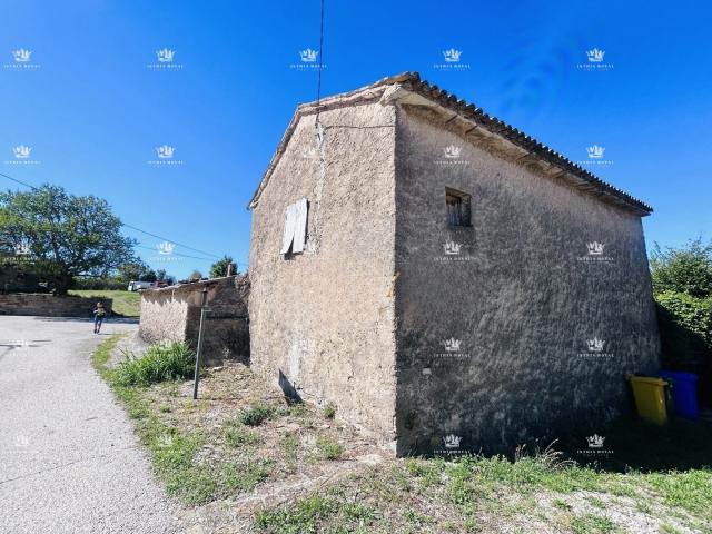 Istra, Buje, Momjan, vieille maison istrienne de 107m2 à rénover, électricité, eau, 75 000 €, parcel