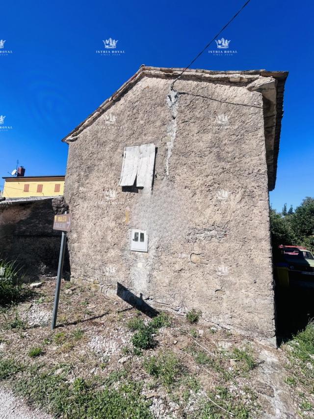 Istra, Buje, Momjan, vieille maison istrienne de 107m2 à rénover, électricité, eau, 75 000 €, parcel