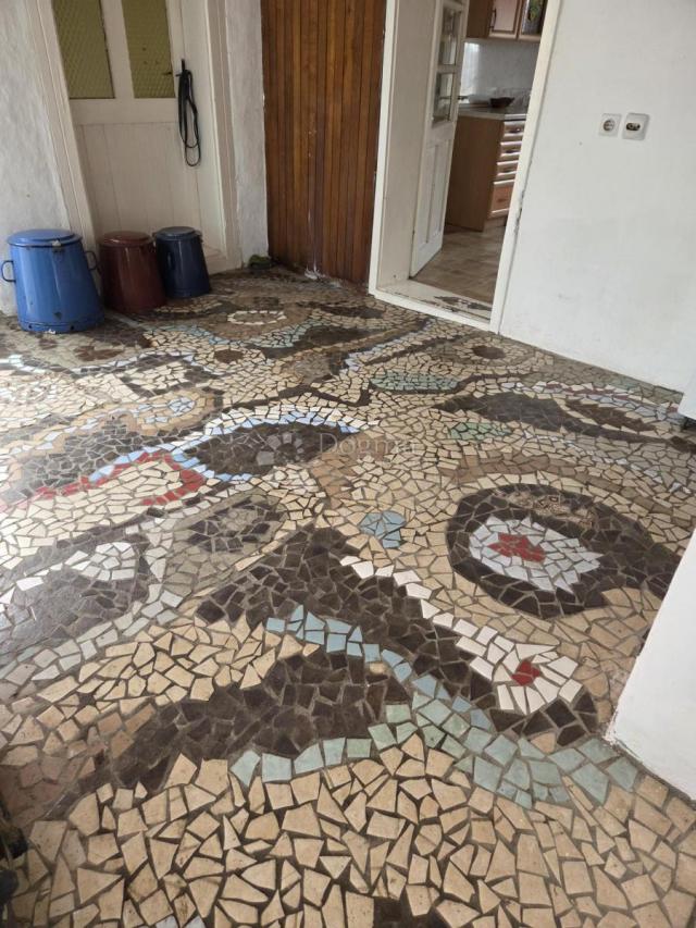 Kuća za renovaciju u centru Retkovaca – odlična prilika