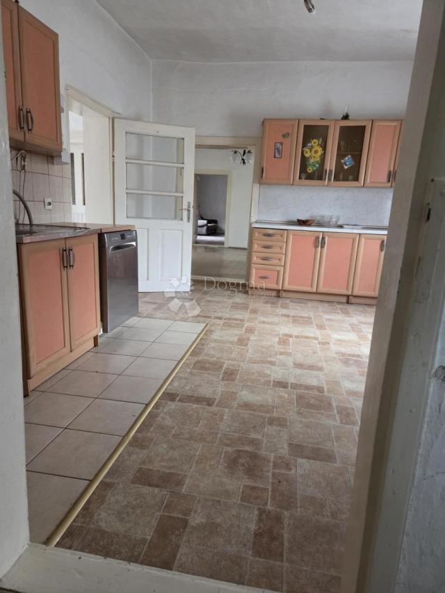 Kuća za renovaciju u centru Retkovaca – odlična prilika