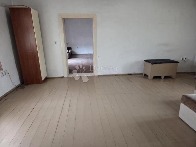 Kuća za renovaciju u centru Retkovaca – odlična prilika