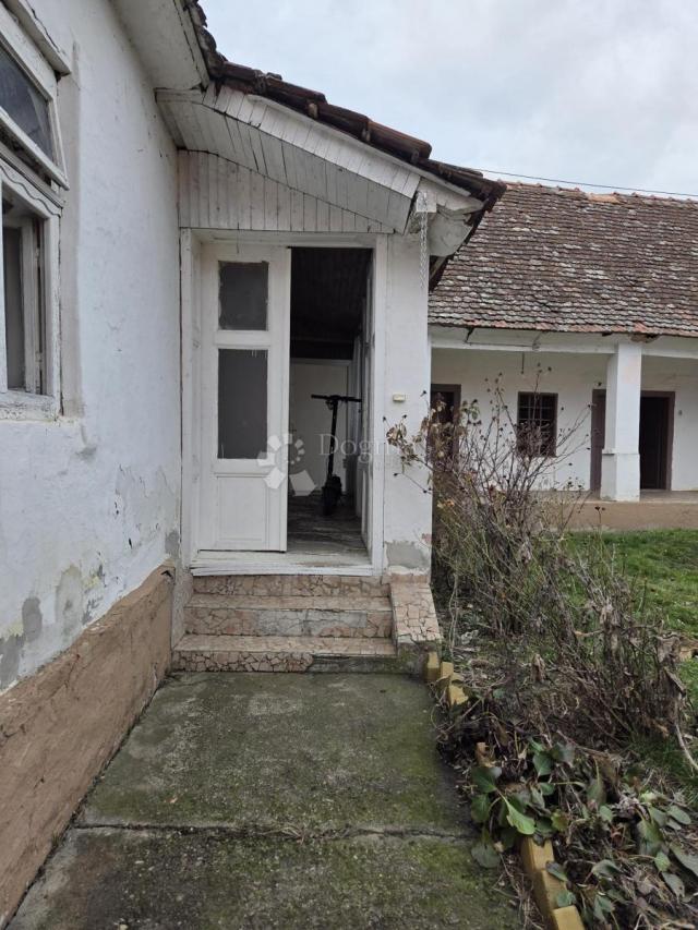 Kuća za renovaciju u centru Retkovaca – odlična prilika