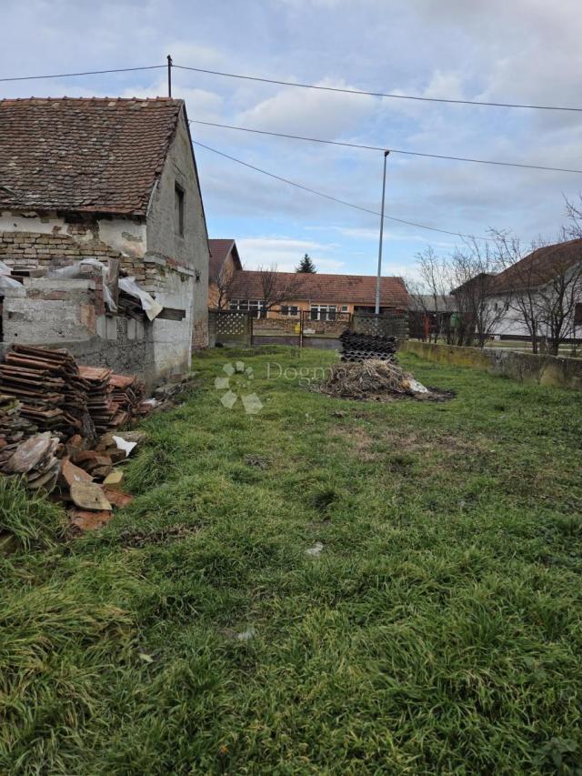 Kuća za renovaciju u centru Retkovaca – odlična prilika