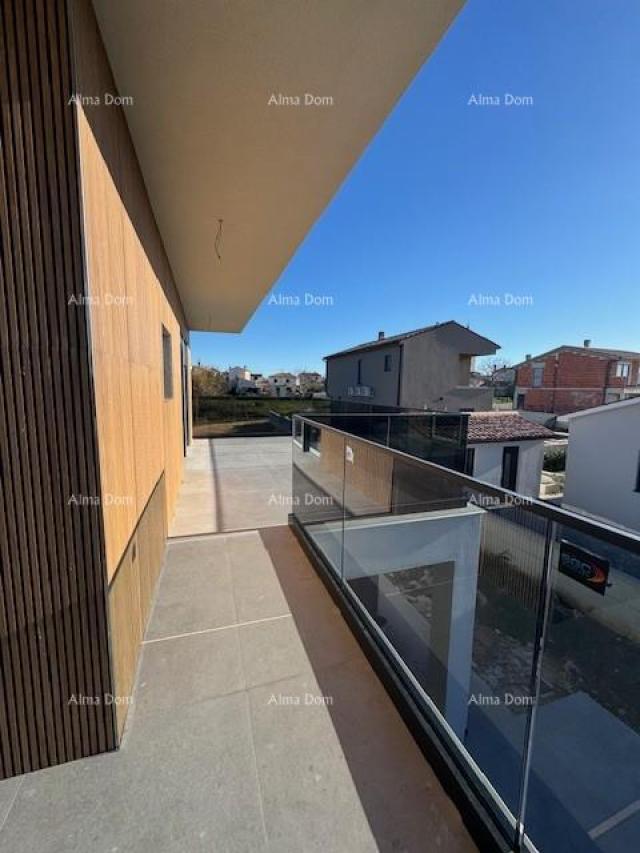 Kuća Šišan. Novoizgrađena kuća sa bazenom