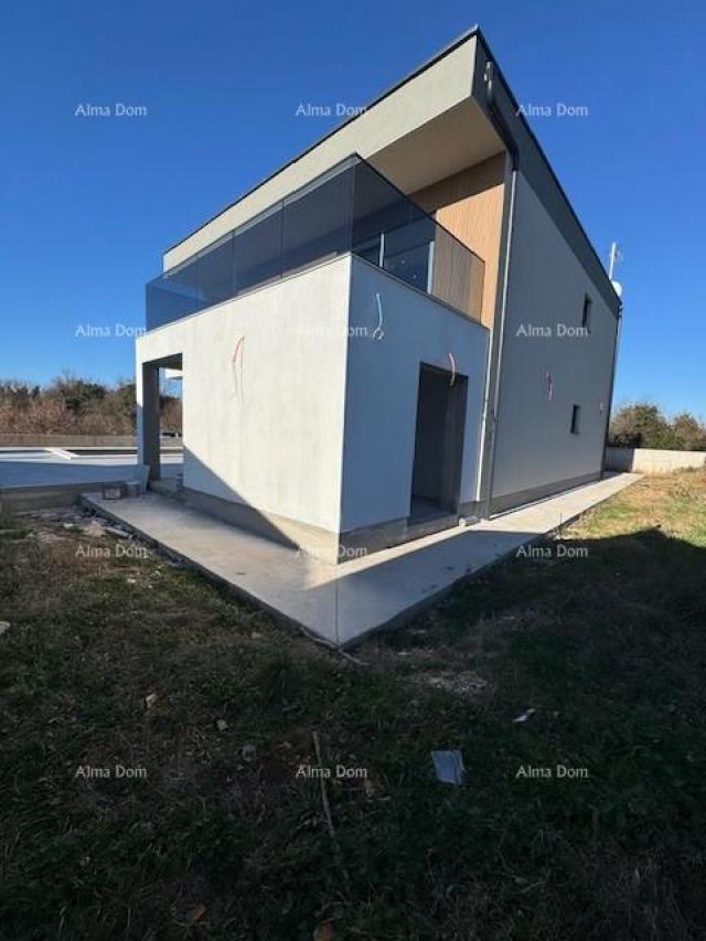 Kuća Šišan. Novoizgrađena kuća sa bazenom