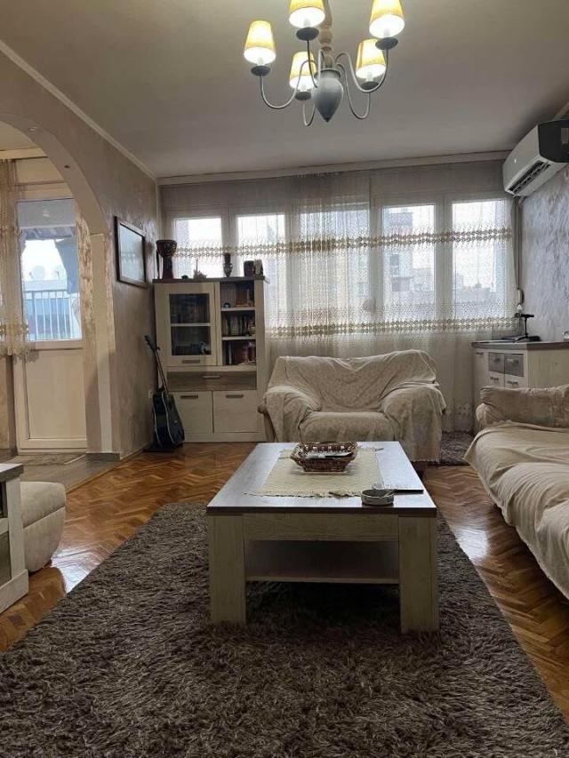 Troiposoban stan, 100m2, Pejton, IZDAVANJE