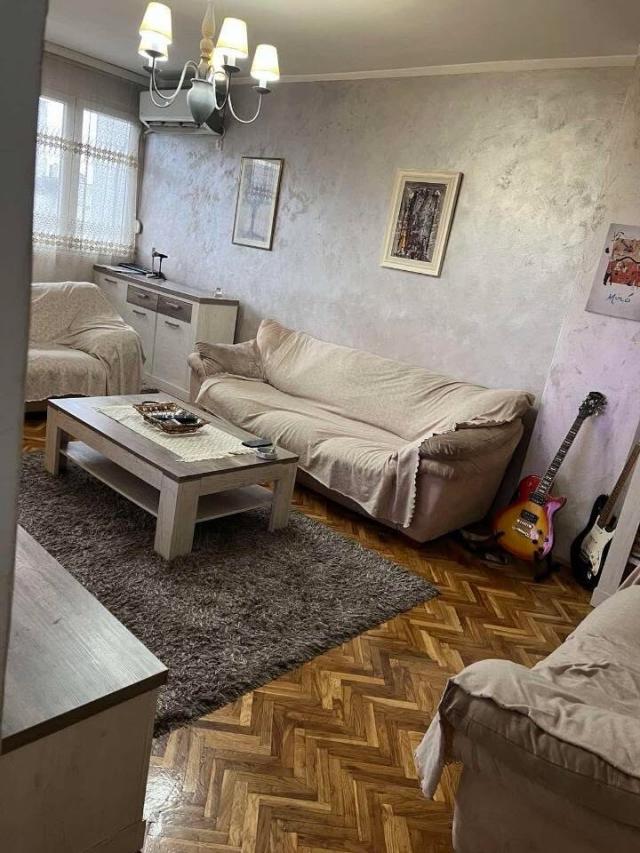 Troiposoban stan, 100m2, Pejton, IZDAVANJE