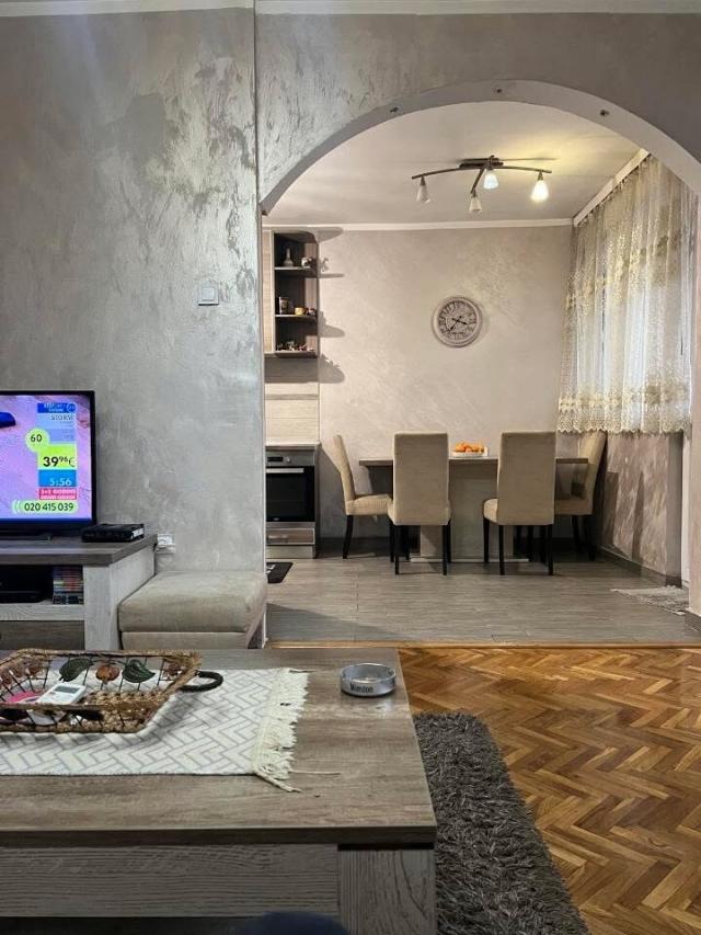 Troiposoban stan, 100m2, Pejton, IZDAVANJE