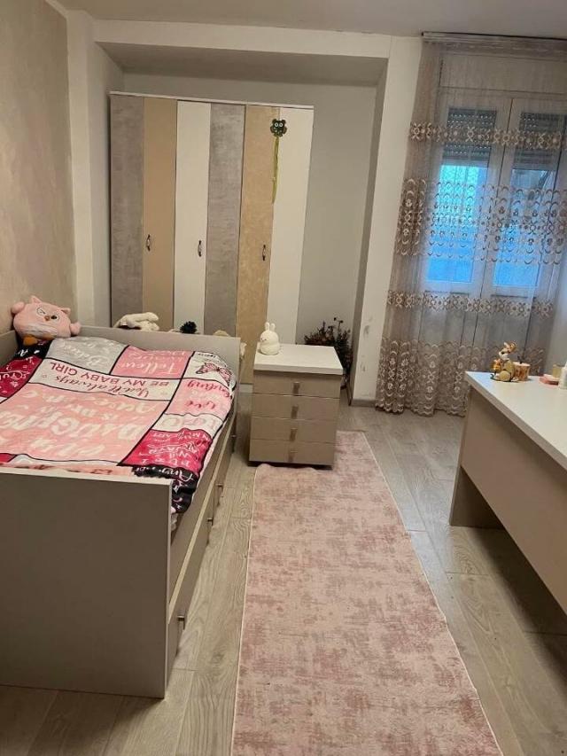 Troiposoban stan, 100m2, Pejton, IZDAVANJE
