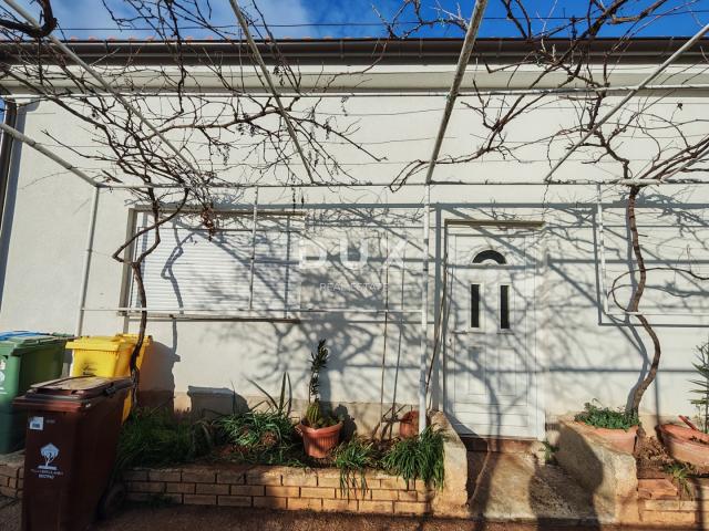 ISTRA, PULA - Samostojeća kuća s okućnicom