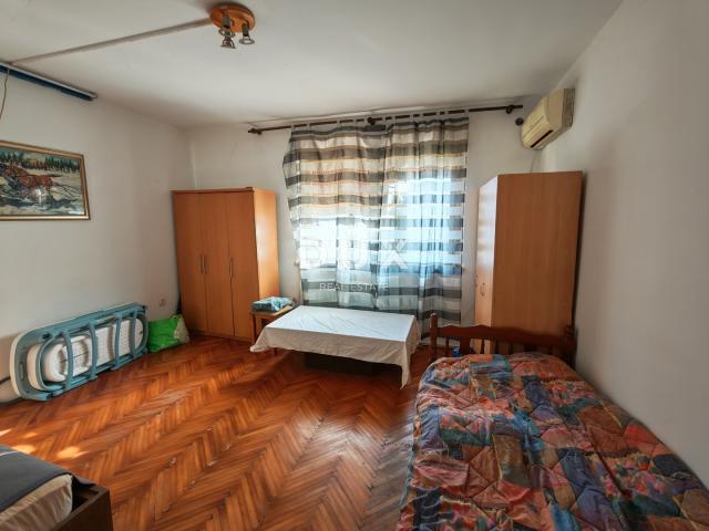 ISTRA, PULA - Samostojeća kuća s okućnicom