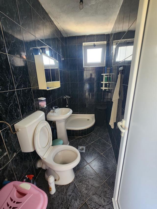 Prodajem kucu u ulcinju