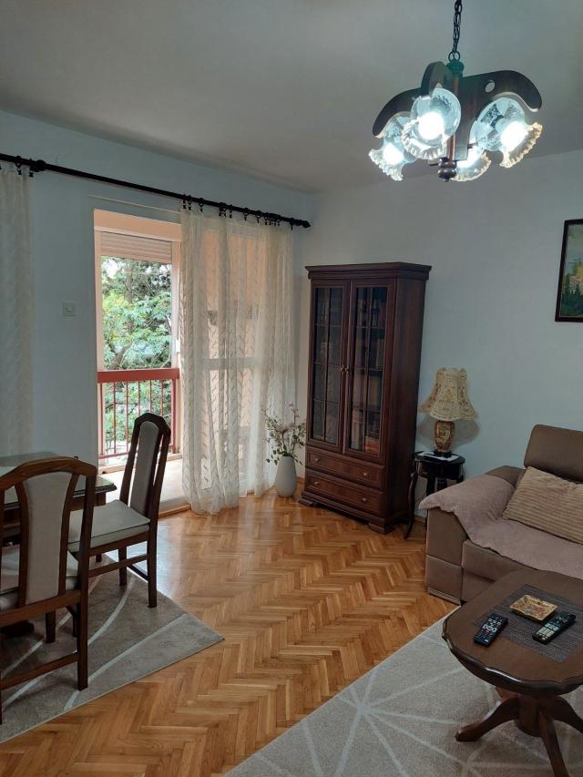 Jednosoban opremljen stan sa garaznim mestom -Budva (Na duzi period, dostupan od 01.08.2026)