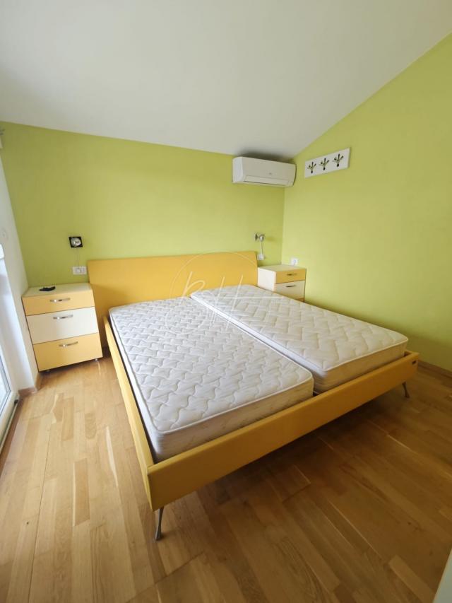 Samostojeća kuća s prostranom okućnicom