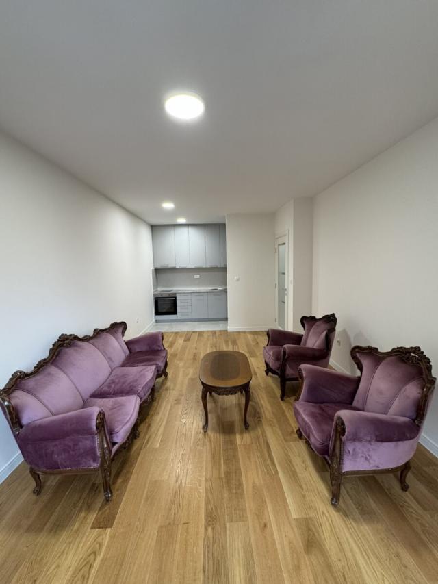 Izdaje se polunamješten stan za potrebe kancelarije – Central Point
