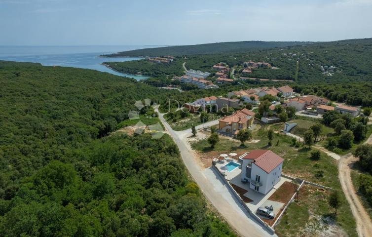 VILLA S BAZENOM+GRAĐEVINSKO POGLED MORE