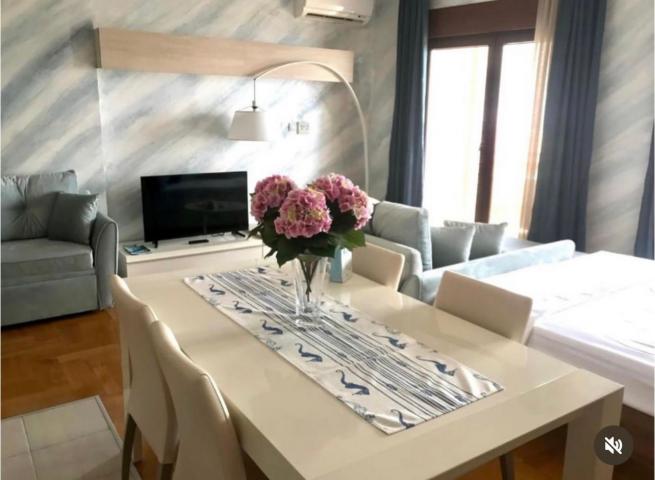Moderno opremljen studio apartman 45m2 sa pogledom na more-Becici, Anatoilia