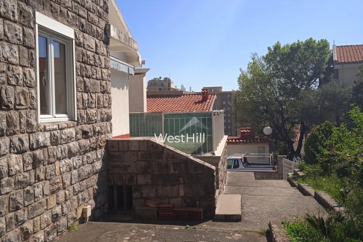 Kuca sa apartmanima blizu centra