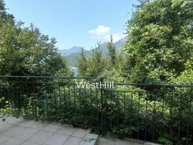 Kuća u Lepetane sa 4 apartmana
