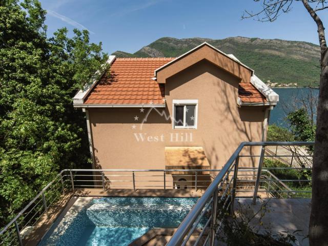 Kuća u Lepetanima sa zasebnim stanovima i pogledom na Bokokotorski zaliv