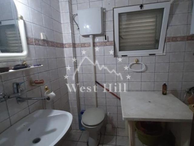 Prodaja kuca sa apartmanima blizu plaze, Petrovac, Budva - objekat 8311 - Crna Gora