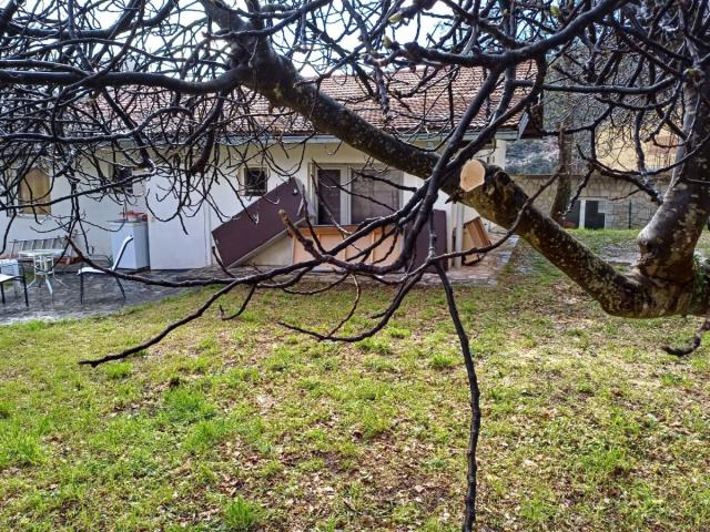 Montazna kuca sa pogledom na more 
