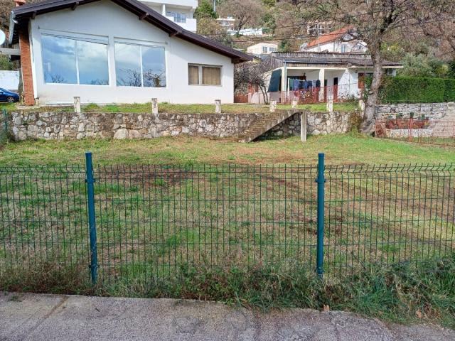 Montazna kuca sa pogledom na more 