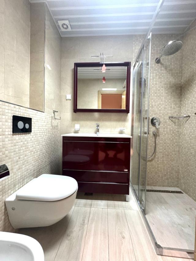 Przno-Luksuzan jednosoban stan 49m2 sa pogledom na more (IZDAVANJE NA DUZI PERIOD)