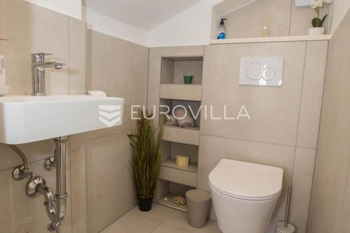 Istra, Vodnjan, dva renovirana stambena objekta s jacuzzijem na mirnoj lokaciji