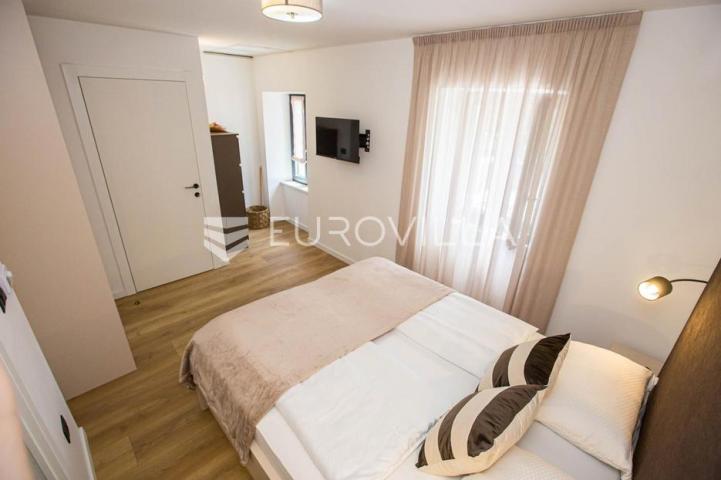 Istra, Vodnjan, dva renovirana stambena objekta s jacuzzijem na mirnoj lokaciji