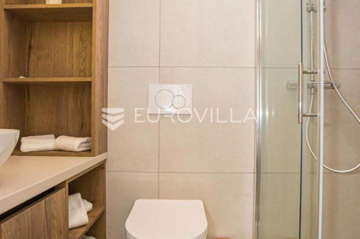 Istra, Vodnjan, dva renovirana stambena objekta s jacuzzijem na mirnoj lokaciji
