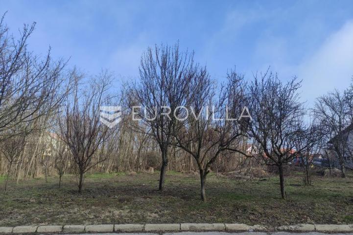 Vukovar, Mitnica/Vučedol, atraktivno građevinsko zemljište s pogledom na Dunav, 1847 m²