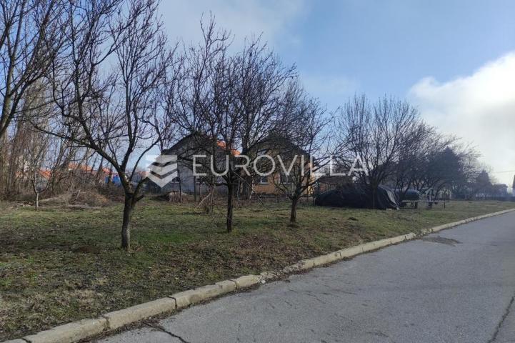 Vukovar, Mitnica/Vučedol, atraktivno građevinsko zemljište s pogledom na Dunav, 1847 m²
