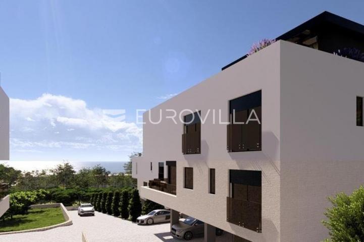 Krk, luksuzni penthouse, četverosoban stan 159 m², krovna terasa, 500 m od mora