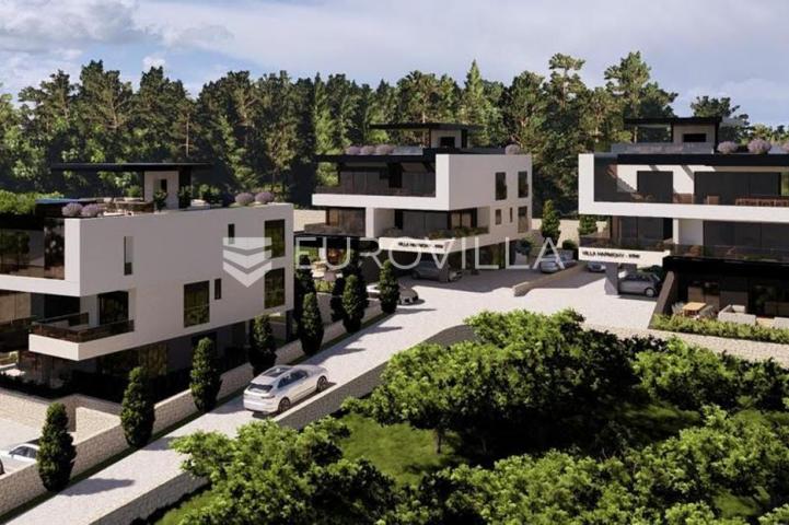 Krk, luksuzni penthouse, četverosoban stan 159 m², krovna terasa, 500 m od mora