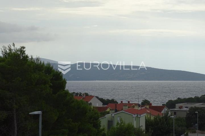 Krk, luksuzni penthouse, četverosoban stan 159 m², krovna terasa, 500 m od mora