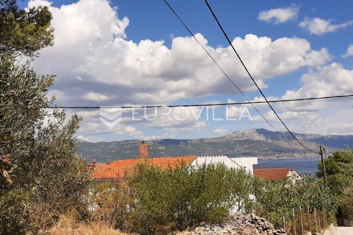 Čiovo, Slatine, građevinsko zemljište na atraktivnoj lokaciji površine 2131 m²