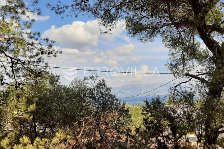 Čiovo, Slatine, građevinsko zemljište na atraktivnoj lokaciji površine 2131 m²