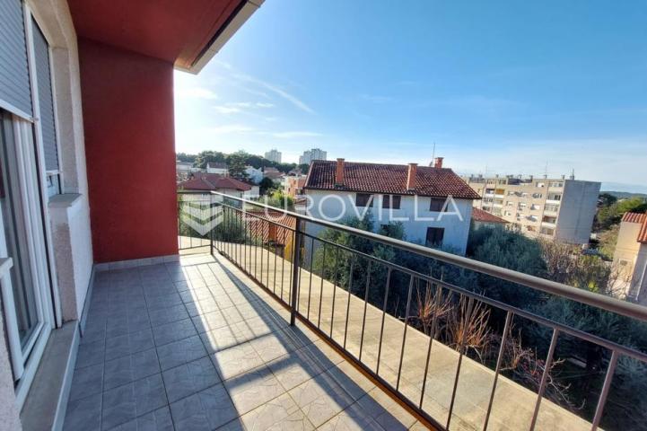Istra, Pula, prostran stan na Vidikovcu, 141,38 m², parkirno mjesto