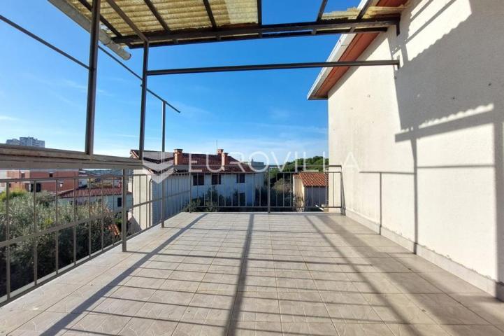 Istra, Pula, prostran stan na Vidikovcu, 141,38 m², parkirno mjesto