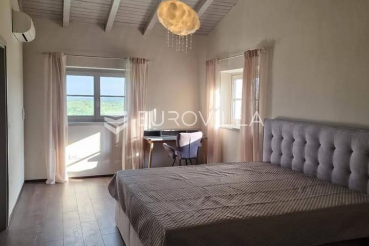 Istra, Vižinada, kamena vila sa bazenom